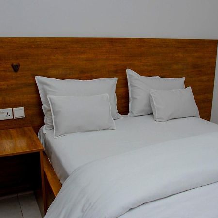 Ally Ngali Motel Кигали Экстерьер фото